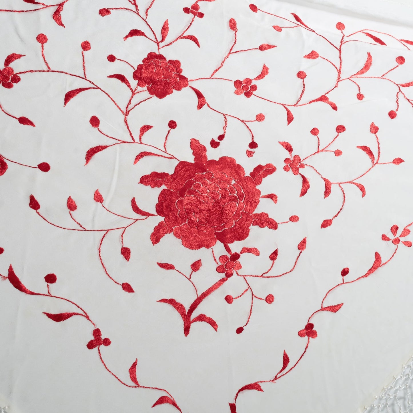 White and red silk floral embroidered by hand mantoncillo shawl.
