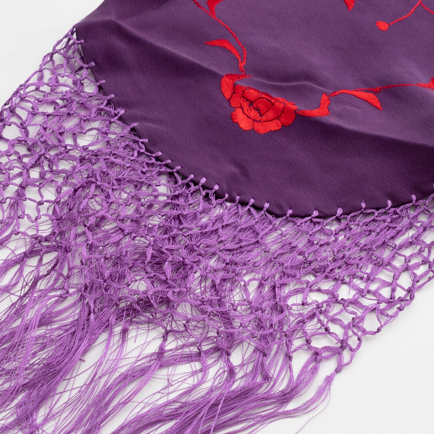 Morado silk floral embroidered by hand mantoncillo shawl.